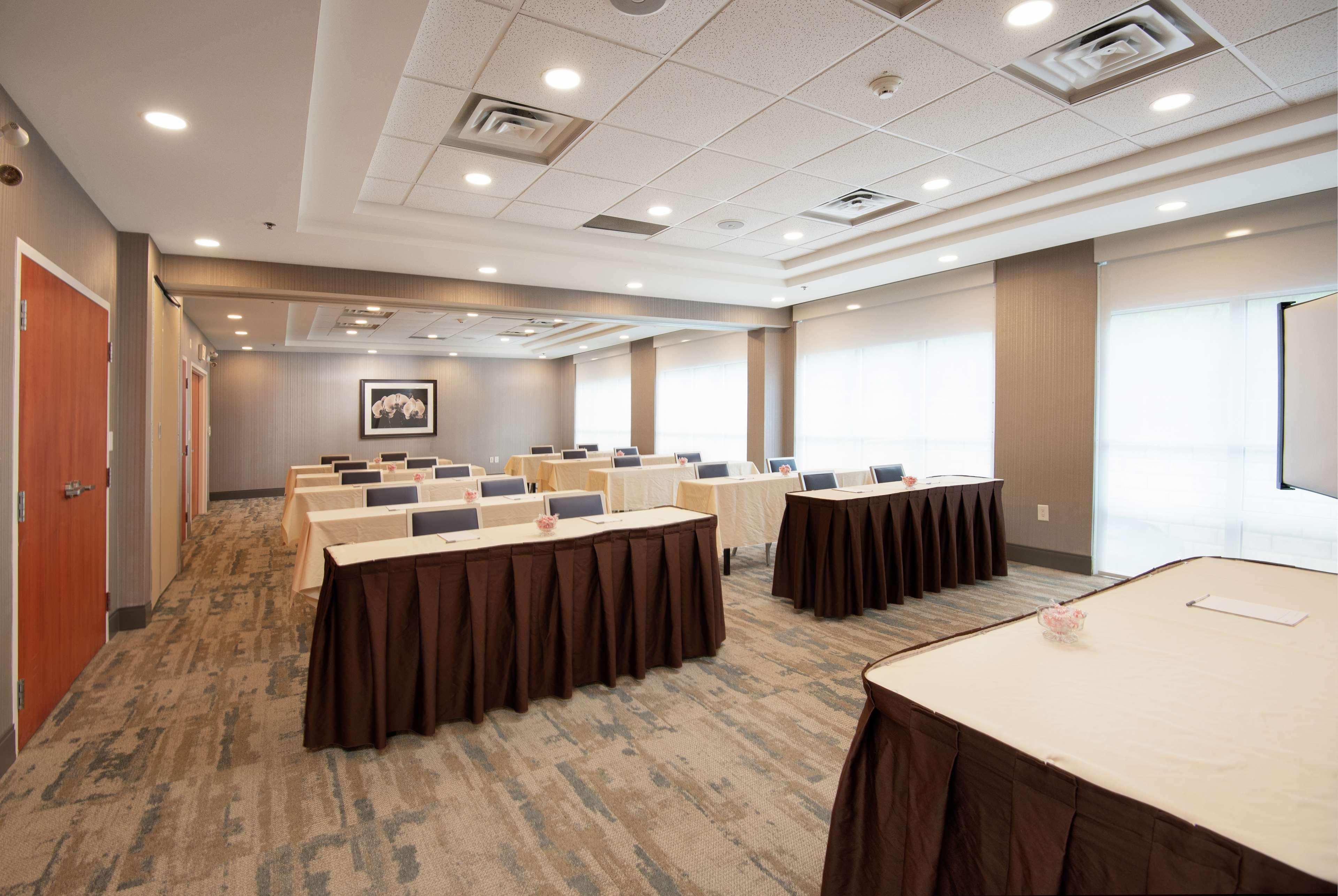 Hampton Inn & Suites By Hilton Бари Екстериор снимка