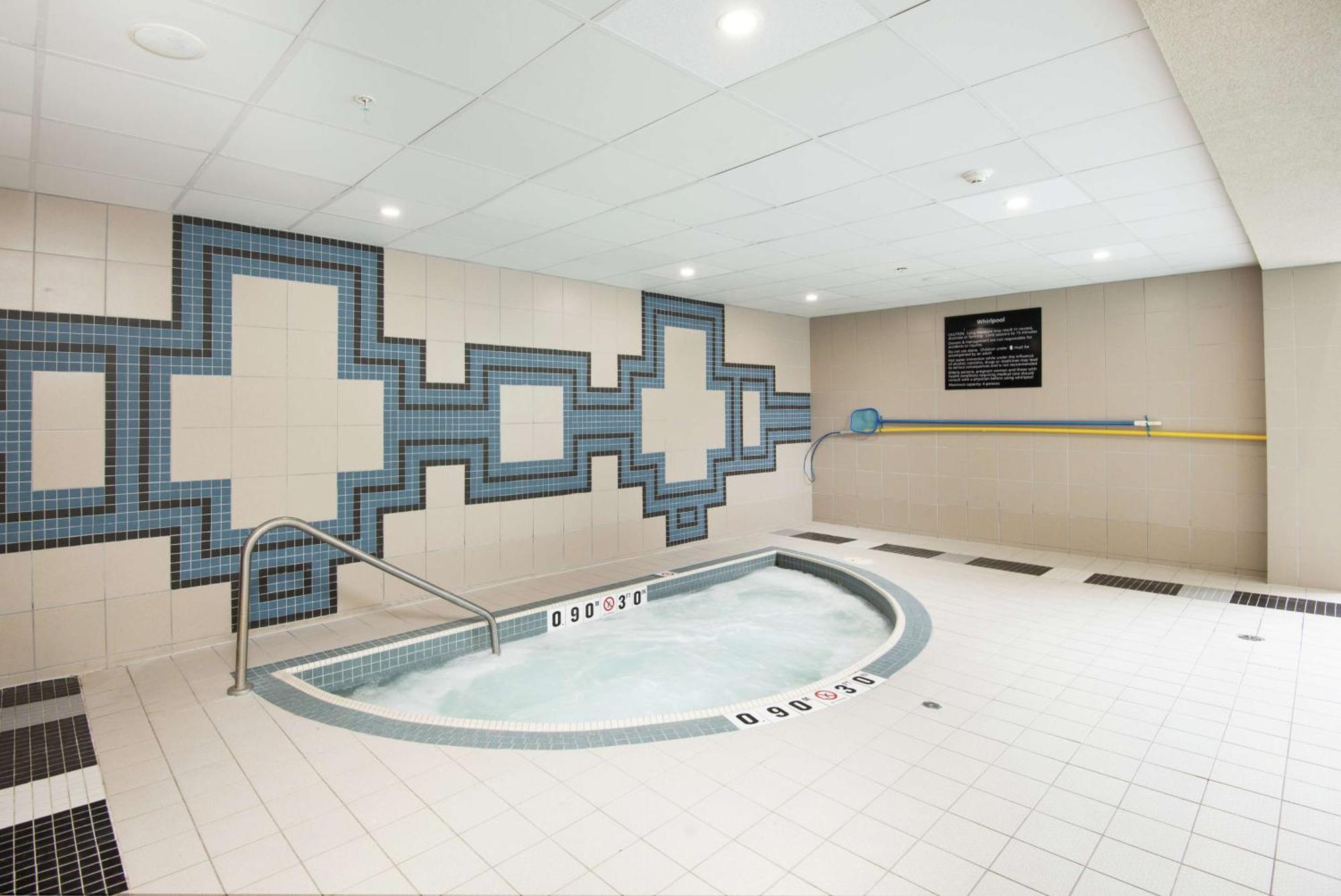 Hampton Inn & Suites By Hilton Бари Екстериор снимка