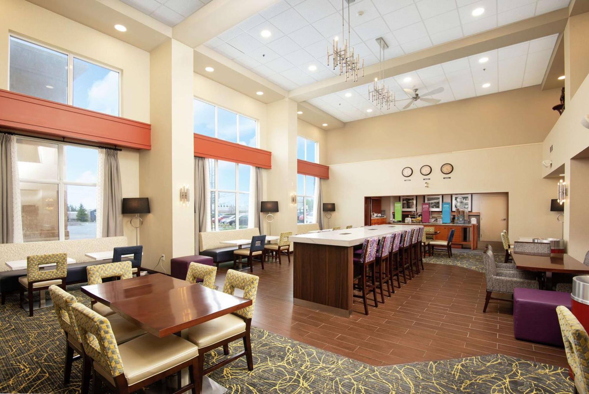 Hampton Inn & Suites By Hilton Бари Екстериор снимка