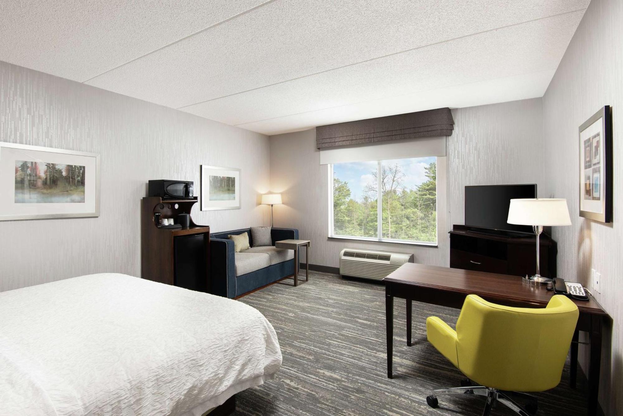 Hampton Inn & Suites By Hilton Бари Екстериор снимка