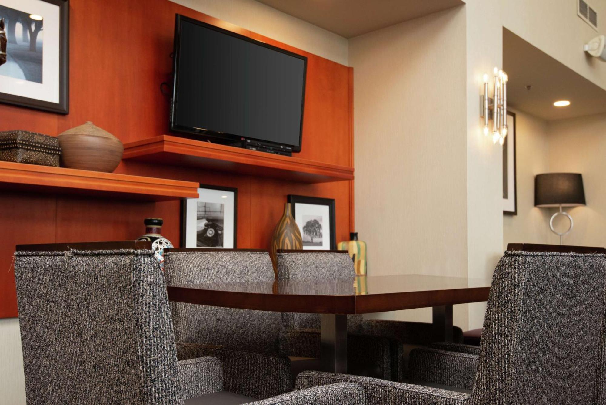 Hampton Inn & Suites By Hilton Бари Екстериор снимка