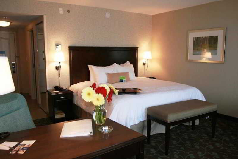 Hampton Inn & Suites By Hilton Бари Екстериор снимка