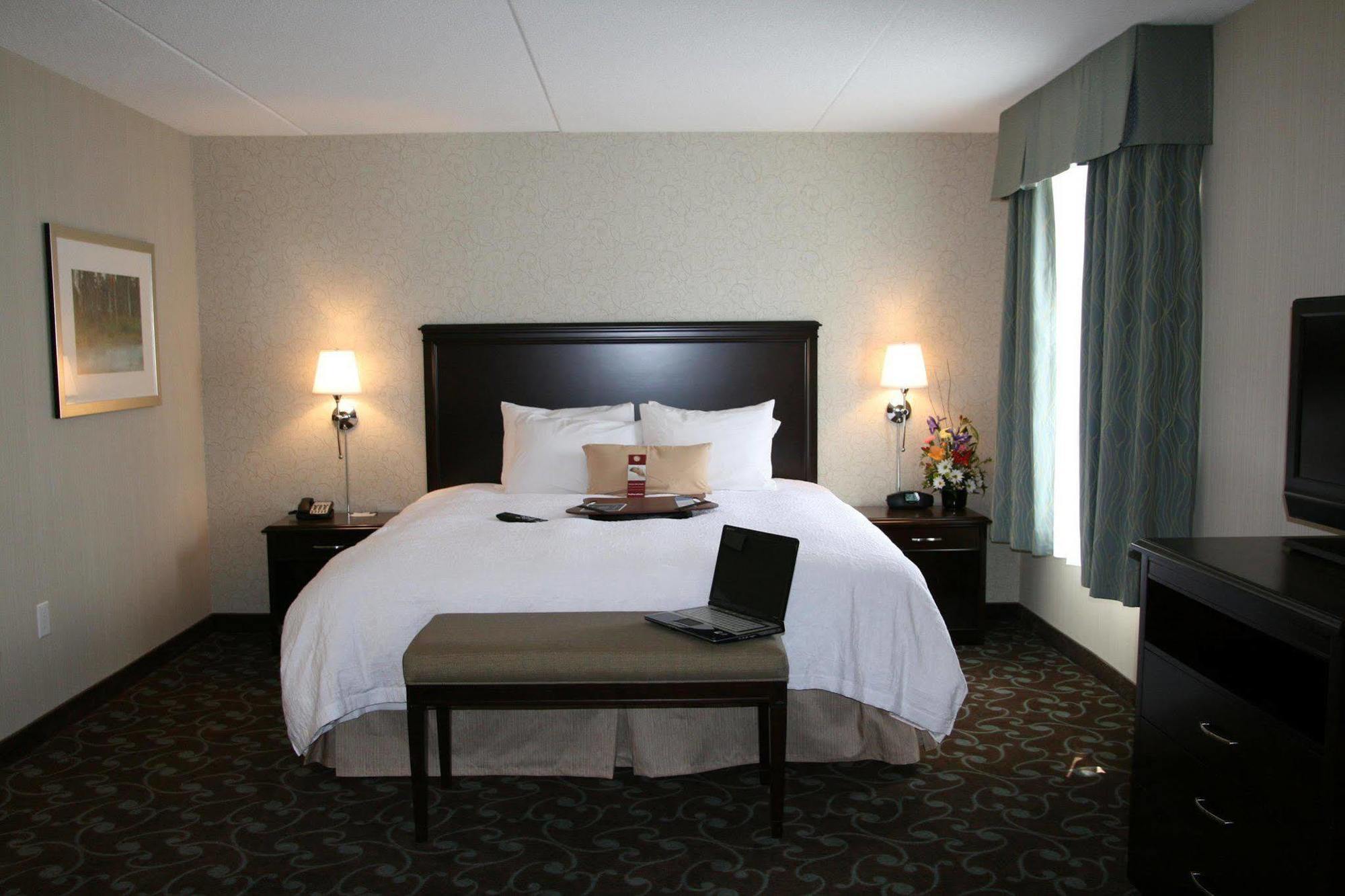 Hampton Inn & Suites By Hilton Бари Екстериор снимка